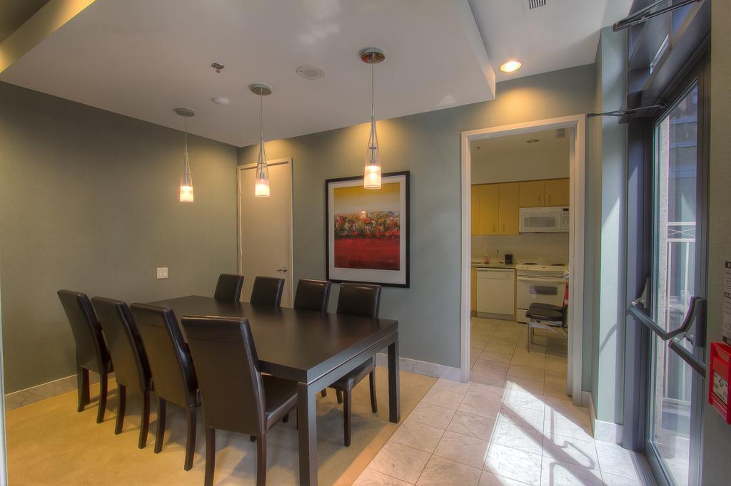 Sky Suites Yorkville Toronto Rum bild