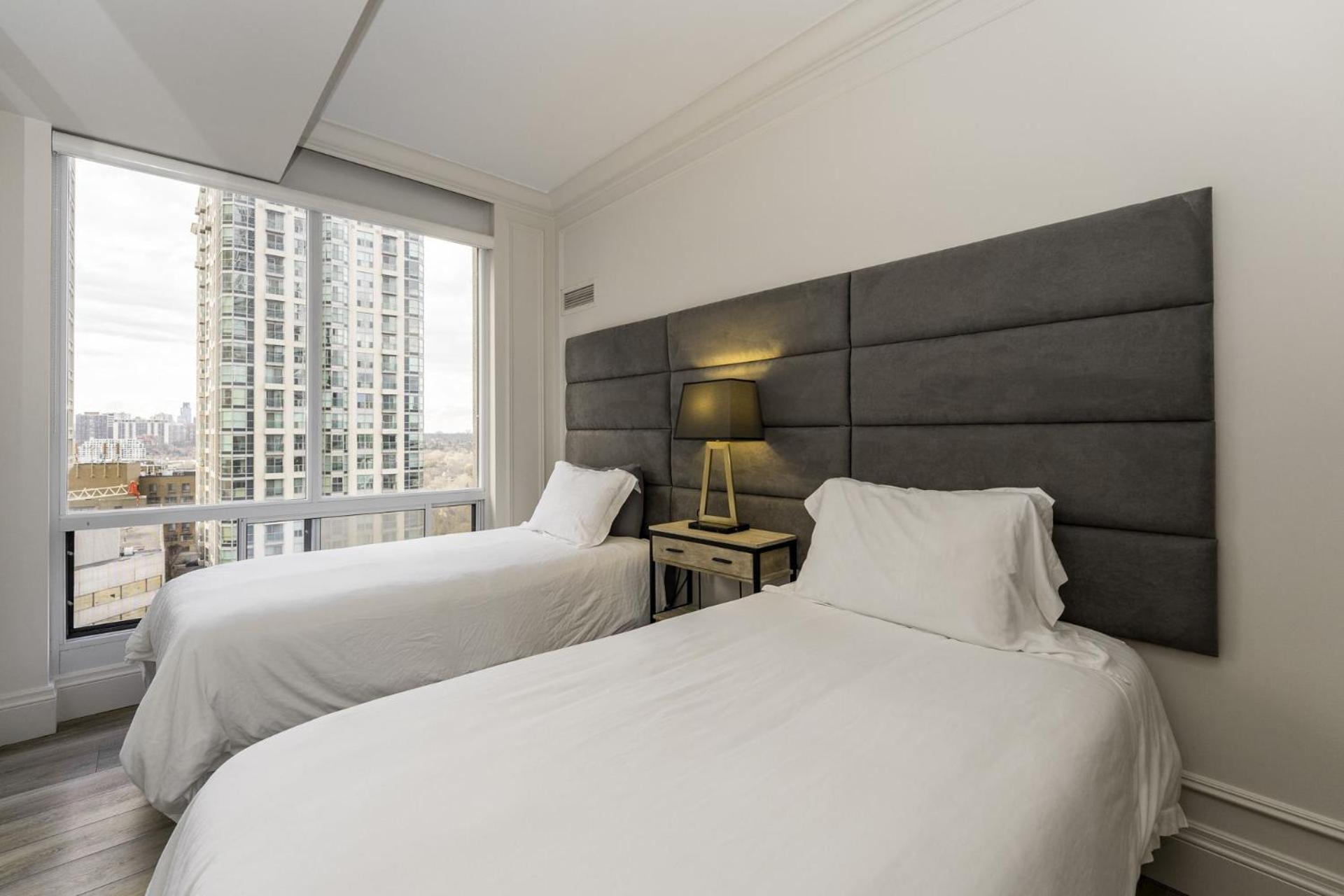 Sky Suites Yorkville Toronto Exteriör bild