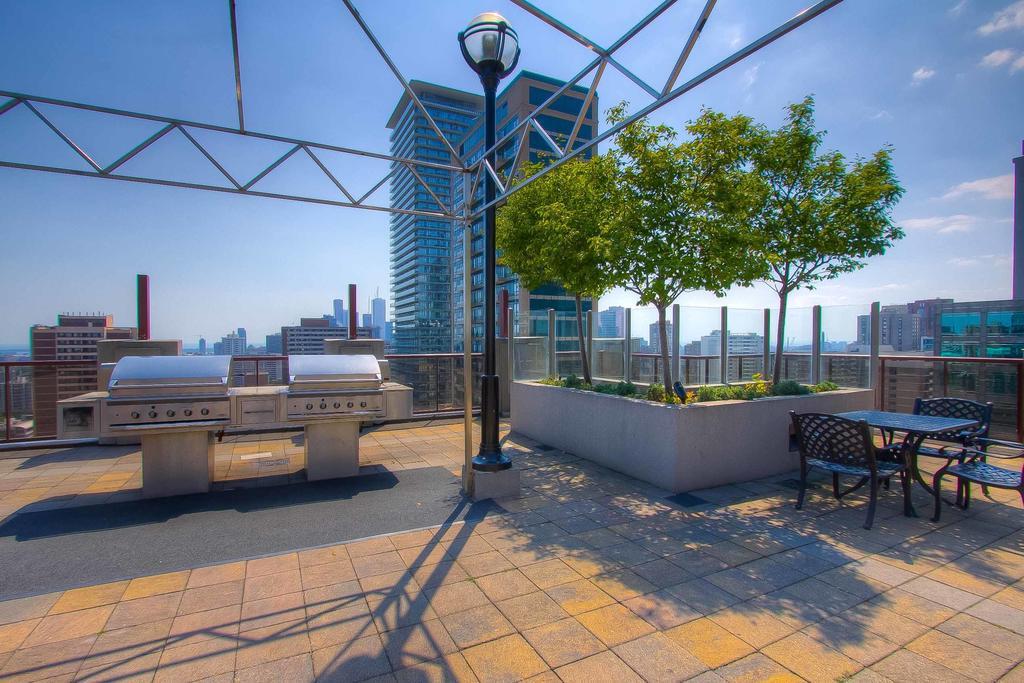 Sky Suites Yorkville Toronto Rum bild